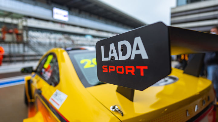 АвтоВАЗ презентовал спортивную Lada Vesta