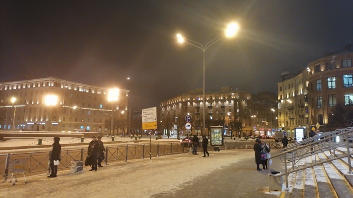 Пенсионеры и дети после прогулки по скользским тротуарам Петербурга оказались на больничной койке