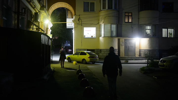 В Подмосковье двухлетнюю девочку оставили на улице ночью