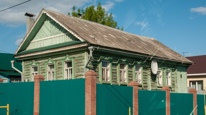 За глухой забор на даче могут оштрафовать? Объяснили юристы