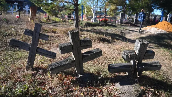 Богослов Лебедев объяснил, как обращаться с временным деревянным крестом с могилы