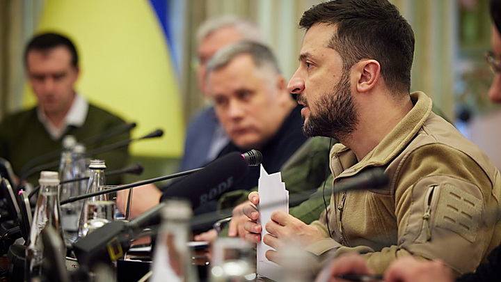 В ФРГ осудили самого опасного в мире “актёра” Зеленского после его указа по Курильским островам
