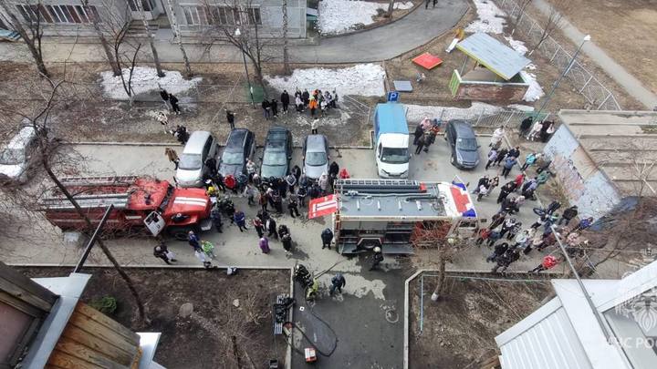 В Новосибирске пожарные спасли 18 человек из дома на улице Зорге