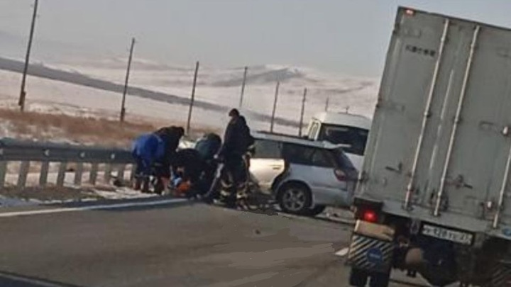 Водитель Subaru устроил смертельное ДТП с маршруткой в Могойтуйском районе