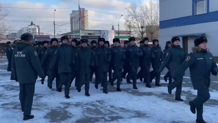 Девушки-спасатели впервые примут участие в Параде Победы в Новосибирске