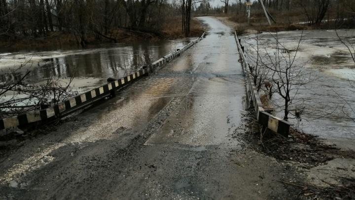 Два моста в Самарской области ушли под воду