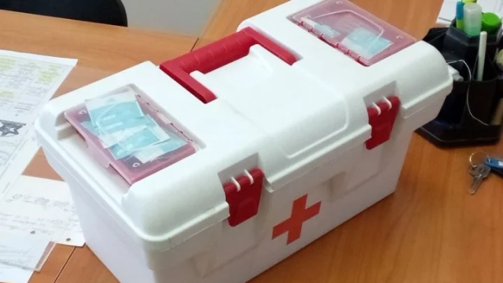 В Челябинской области чемоданчик медиков украли на хоккейном матче