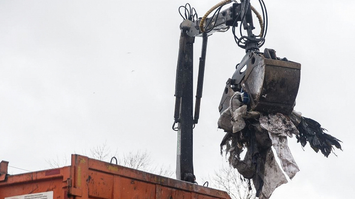 Мэр Краснодара поручил до конца дня очистить город от скопившегося из-за снегопада мусора