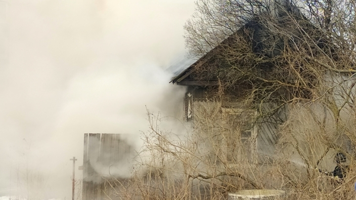 Пять человек погибли при пожаре в жилом доме под Иркутском