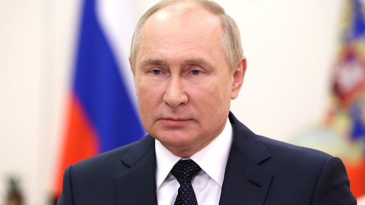 Кому стыдно быть русским: Путин охарактеризовал сбежавших из России