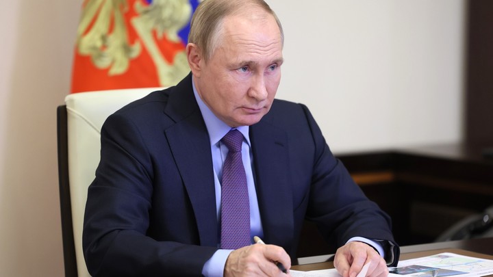 В Сети усомнились в адекватности министра обороны ФРГ после слов о Путине: “Позор! Уволить!”