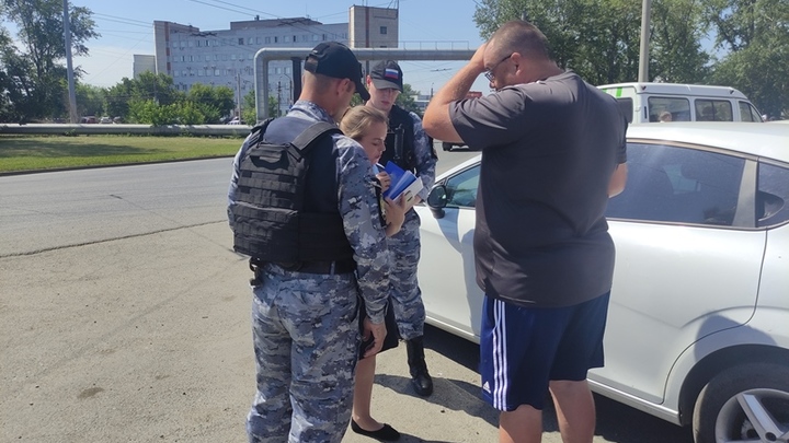 В Челябинске на Копейском шоссе судебные приставы потребовали у водителя 62 тысячи рублей