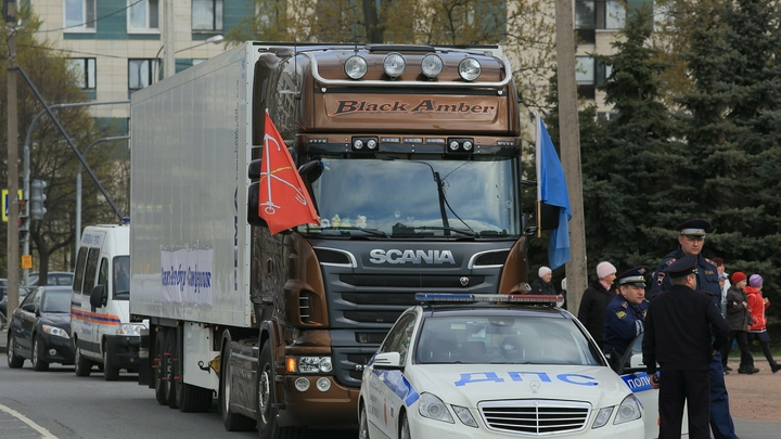 Круче, чем Форсаж: Русский герой остановил фуру с покойником за рулём