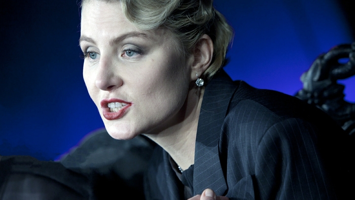 Зажрались паяцы: Гаркалин и Литвинова взбесили народ заявлениями о деньгах