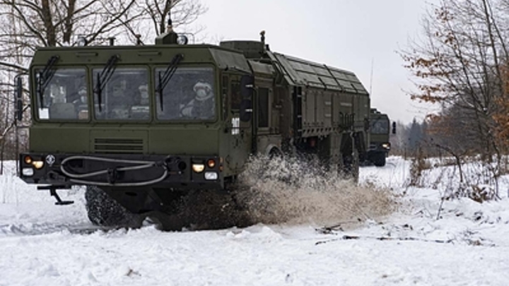 Россию опять обвинили в эскалации конфликта: Аналитики заявили о движении Искандеров к границе