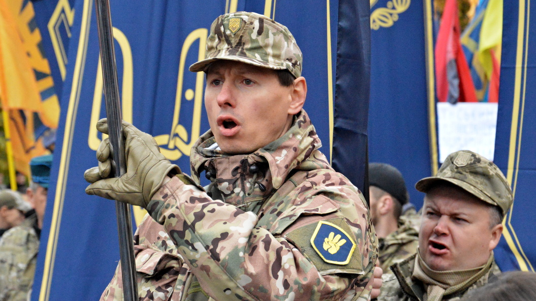 Сильнейшие в Европе: Пьяного бойца ВСУ избили и разоружили прямо на блокпосту Сильнейшие в Европе: Пьяного бойца ВСУ избили и разоружили прямо на блокпосту