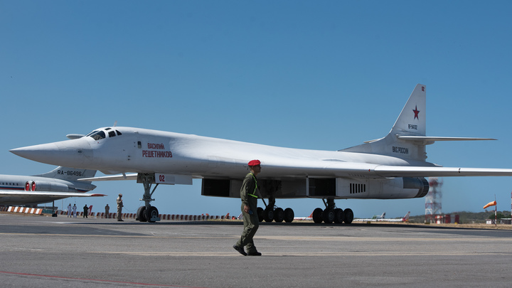 Россия нужна США как враг: Эксперты о реакции американских властей на визит российских Ту-160 в Венесуэлу