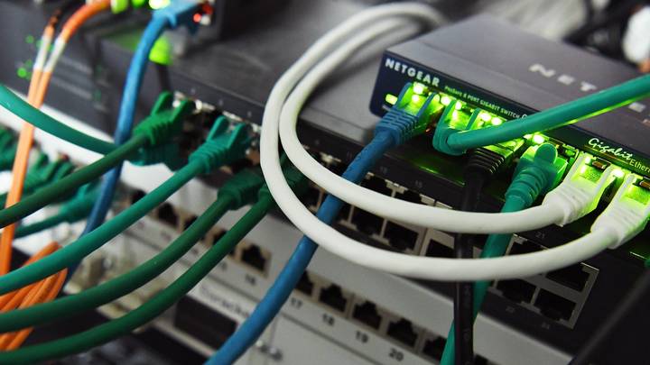 Мы защитим детей: В российских школах настроят Wi-Fi на блокировку вредного контента