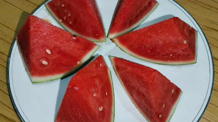 Бьёт по почкам и поджелудочной: Врач предупредил о вреде арбуза