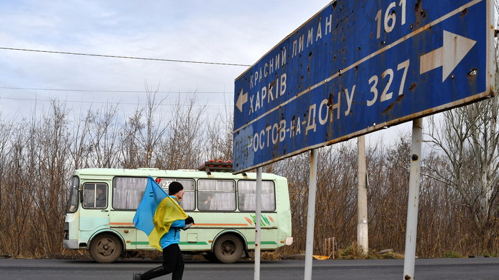Противники вакцинации перекрыли трассу Киев - Харьков бесконечным хождением