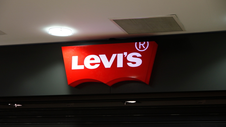 Levi's выпустил рекламу с гомосексуалистами. В Россию путь закрыт