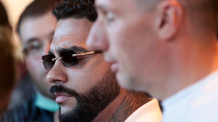 А надо было ласково? Тимати после слов о ребятах-террористах ответили по-мужски