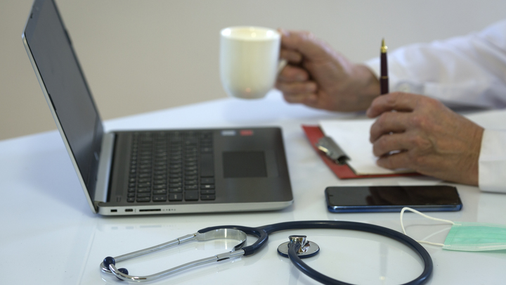 Врач Бекетов указал на связь между омикроном и риском тромбозов