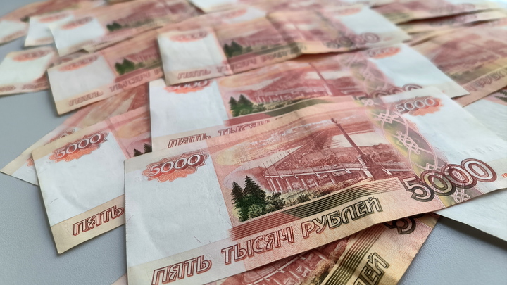 Финансовые эксперты рассказали, какую сумму наличными нужно иметь при себе каждому жителю России