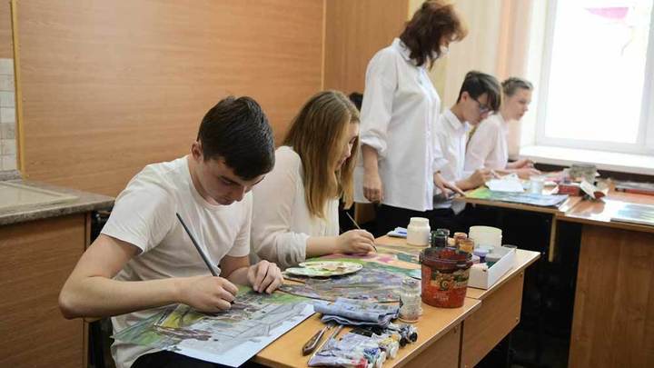 В Краснодаре педагоги школ искусств получат по 5 тыс. рублей ко Дню знаний