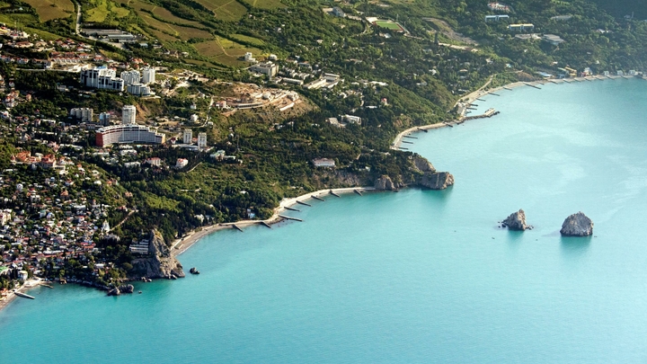 Кто тут свои - наглядно. Захарова рассказала, что сделала для Крыма Россия и что сделала Украина