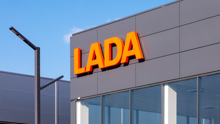 «АвтоВАЗ» начал отзыв Lada Vesta для бесплатной замены мультимедиа