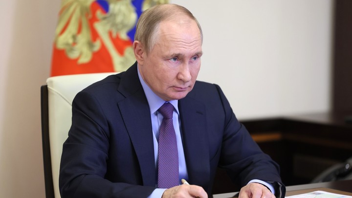 Нам вновь угрожают танками со свастикой и воюют руками бандеровцев - Путин