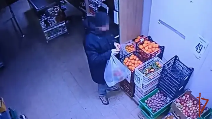 Мандариновый налёт: в Подмосковье рецидивист устроил пир в закрытом магазине