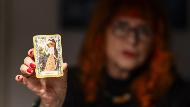 Как обманывают экстрасенсы: Манипуляции разоблачил психиатр. Раскрыт главный крючок шарлатанов