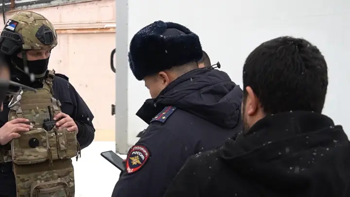 Только за сутки: пятерых мигрантов выдворят из России челябинские силовики