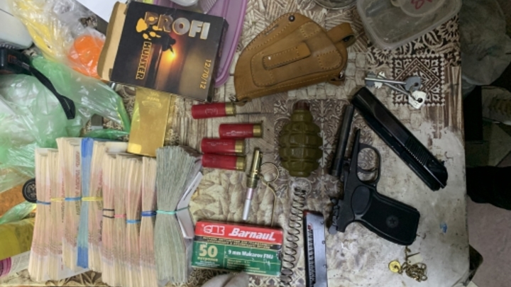 Группа торговцев оружием задержана в Александрове: изъято 38 единиц оружия и почти 6000 патронов