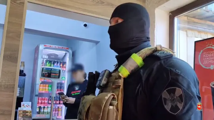 Без перерывов и выходных: полицейские показали, где трудятся мигранты чаще всего