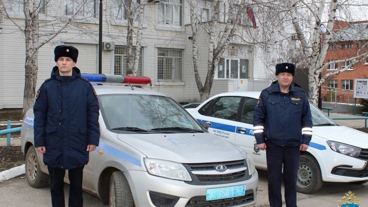 На трассе в Самарской области задержали мужчину с 88 свертками наркотиков