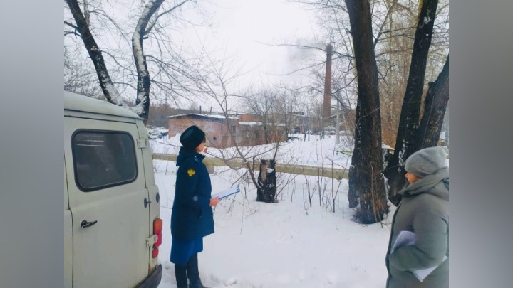 Виновников появления «черного снега» в Киселевске нашли сотрудники прокуратуры Кузбасса