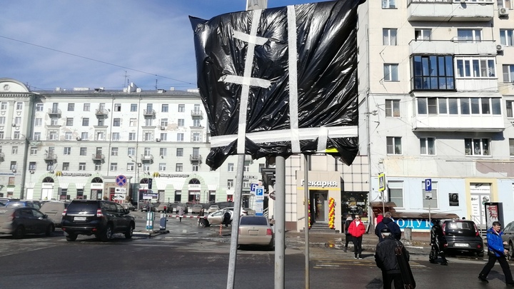 На площади Горького из-за благоустройства сквера убрали пешеходные переходы
