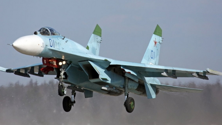 В небе над Кубанью начали летать самолёты. Военные