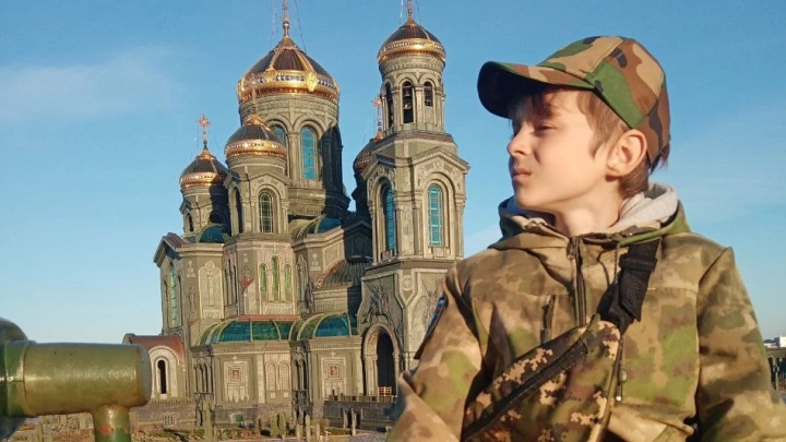 Русский школьник поборол рак и посвятил себя помощи фронту. Порыв объяснила мама: Он знает, что такое больно