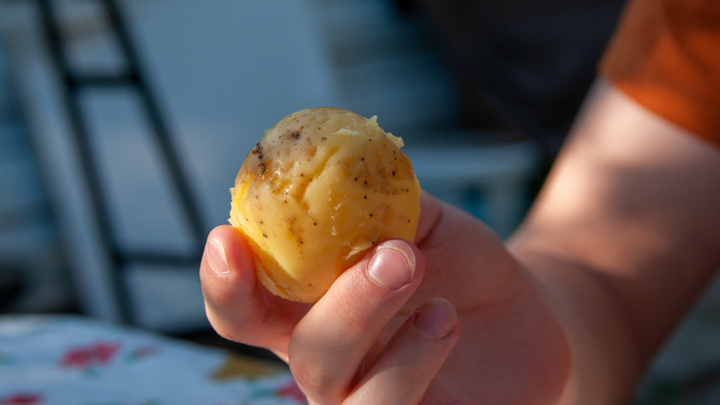 Житель Красноярска зверски избил 10-летнего брата из ревности к родителям