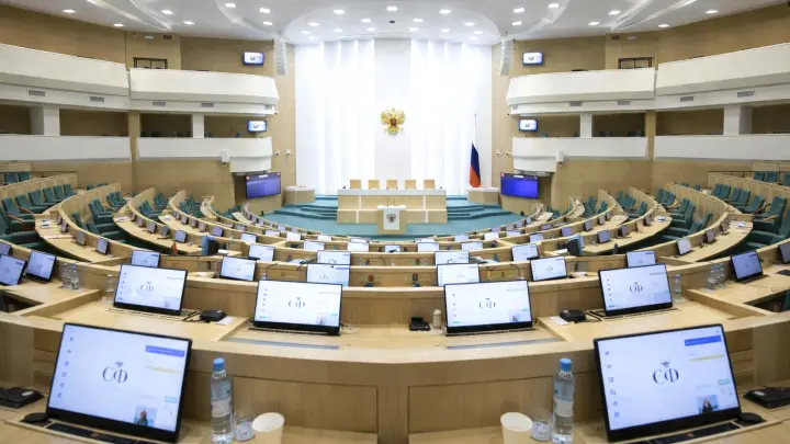 «Только по рождению»: Правительство России готовит новый механизм запрета на занятие госдолжностей — источник «Только по рождению»: Правительство России готовит новый механизм запрета на занятие госдолжностей — источник