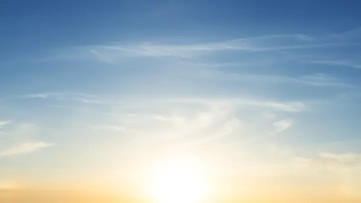 Зимняя радуга при −31: над Уралом и Зауральем заметили солнечный нимб