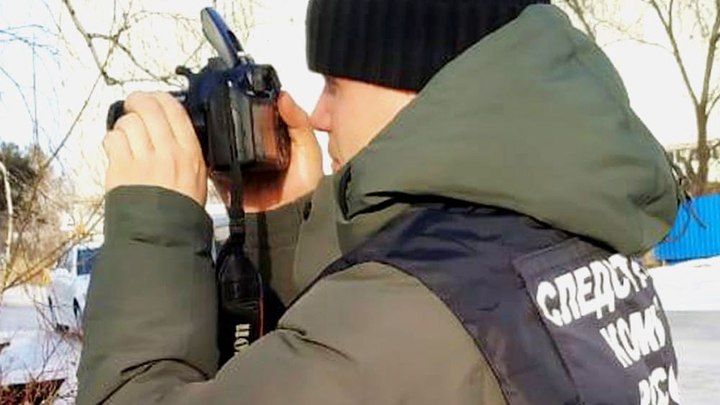 В Благовещенске следователи возбудили дело после падения ребенка в яму с ледяной водой