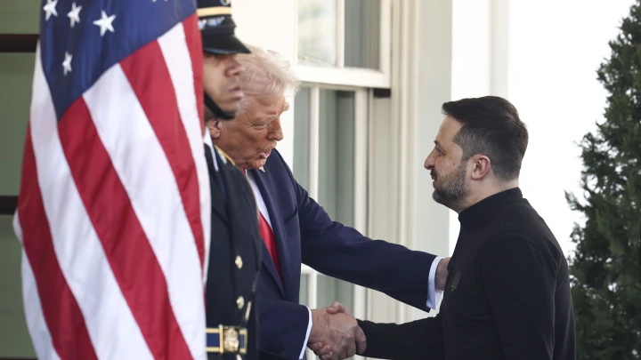 Тайна третьего стула, или Как Европа осталась за бортом