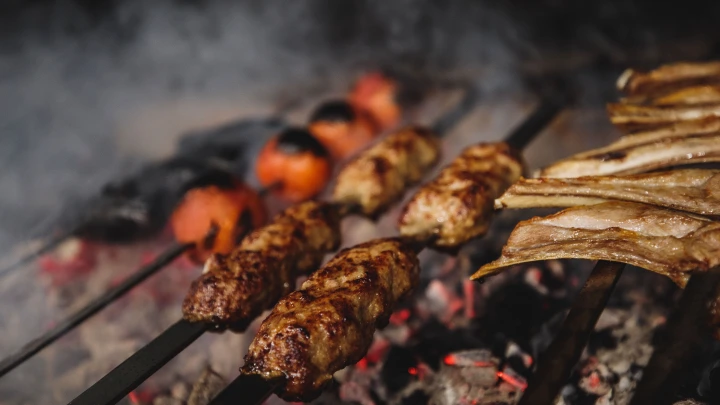 На Урале мигрант изнасиловал женщину из-за упавшего шашлыка