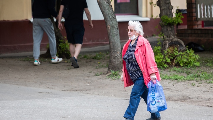 В Челябинске пенсионеров подкарауливают у поликлиник и везут в велнес-центр
