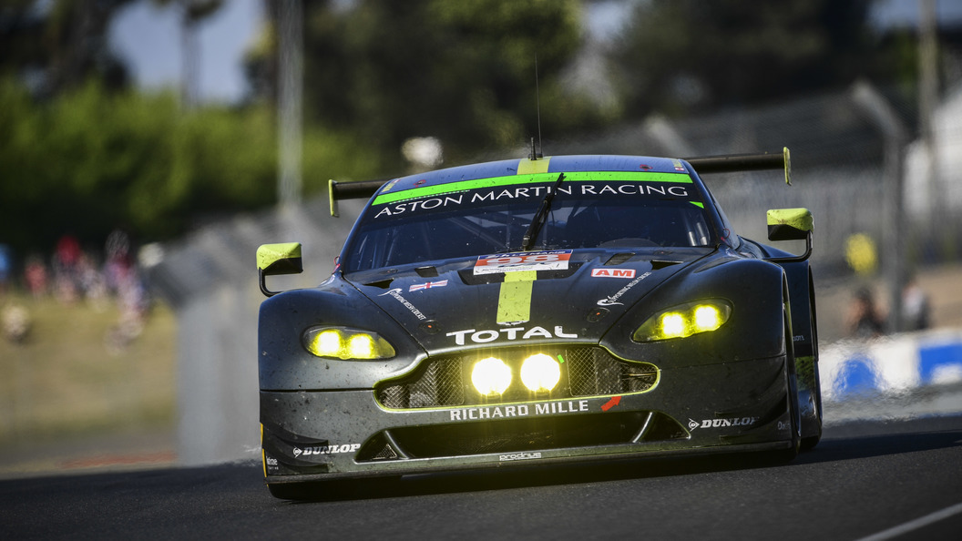Новый дизайн Aston Martin Vantage произвел настоящий фурор - фото Новый дизайн Aston Martin Vantage произвел настоящий фурор - фото